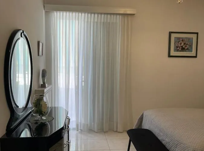 Seaside Penthouse In Apartmán